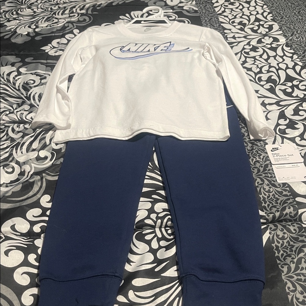 Nike White and Navy Kids' Set